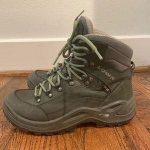 women size 6 hiking boots lowa renegade